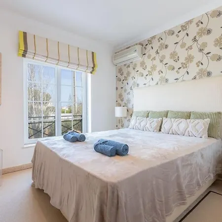 アパート Roja Pe - Elegante T2 Com Ac Perto Do Pine Cliffs アルブフェイラ